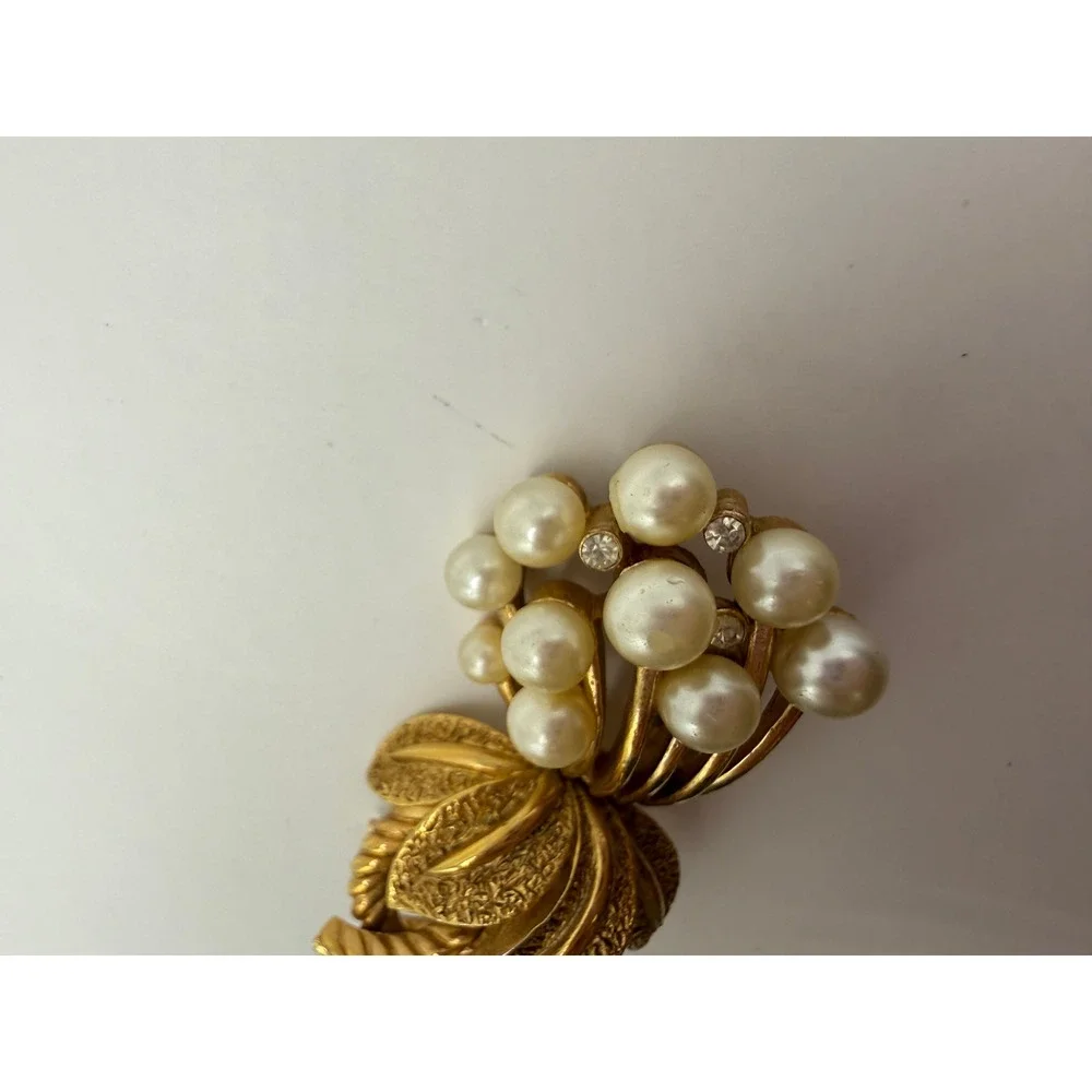 Crown Trifari Gold Tone Faux Pearl Rhinestone Brooch Vintage Floral Pin